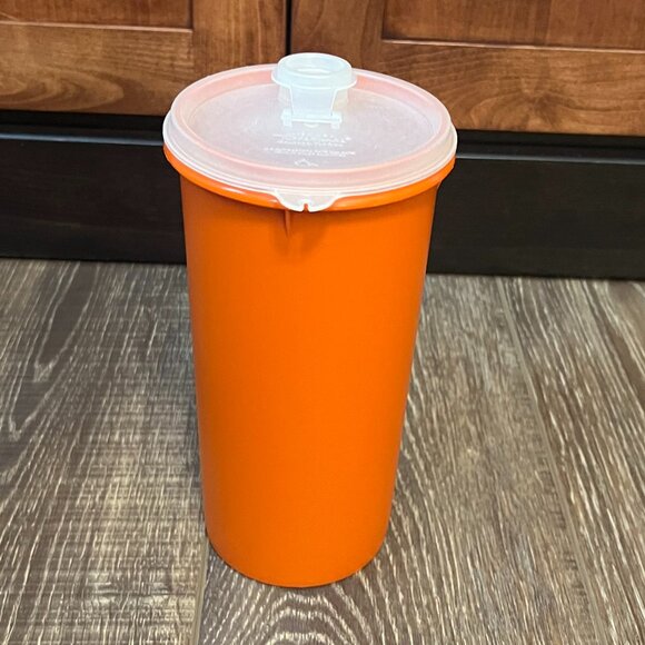 Tupperware Juice Container with Lid - Picture 2 of 12